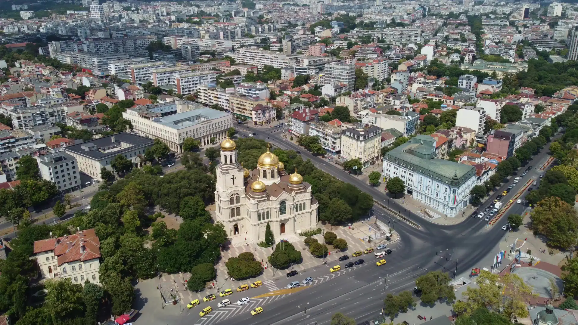 Катедралата „Успение Богородично“ във Варна, снимка от въздуха
